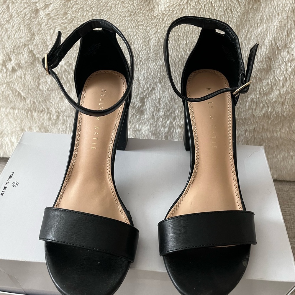 Kelly & Katie Black Women's Sandals